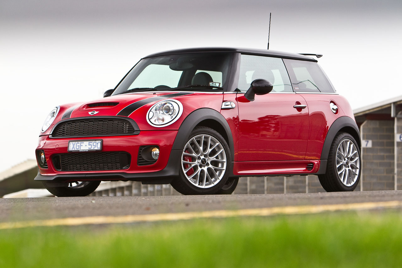 Мини сегодня. Mini Cooper JCW Challenge. Мини Купер спорт эдишн. Mini Cooper JCW Sport. Розовый Mini Cooper JCW.