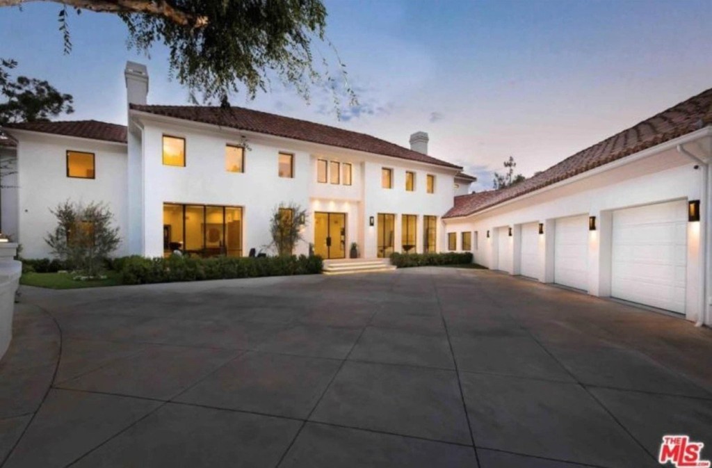 Eva Longoria trades the Hollywood Hills for a $13.5 million Beverly Hills estate