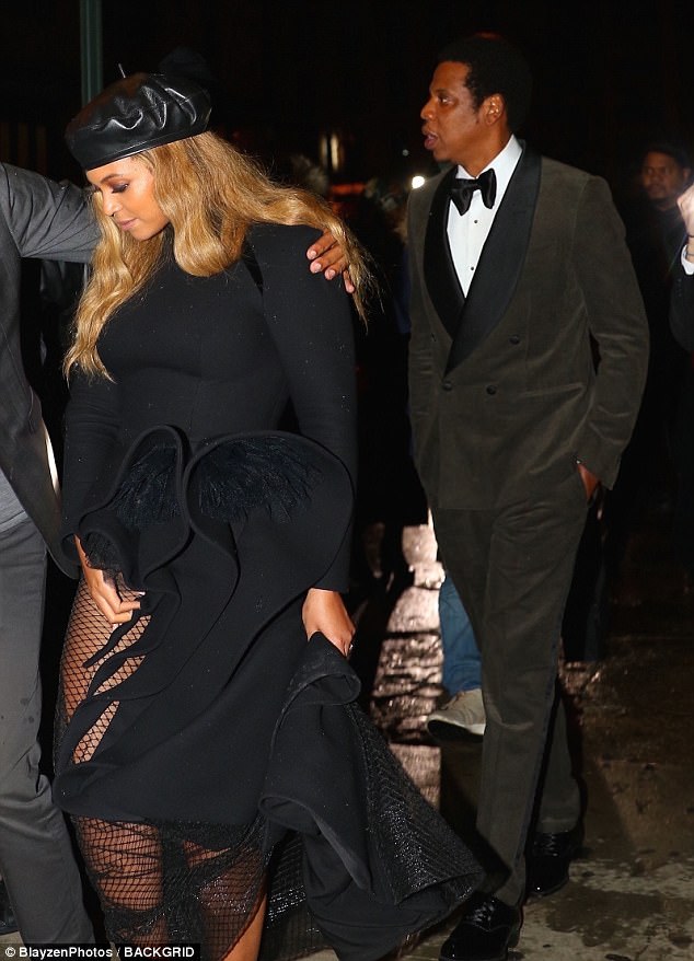 48A8025A00000578-5322487-His_soulmate_Jay_Z_and_Beyonce_departed_from_the_GRAMMY_Salute_t-a-13_1517162945103