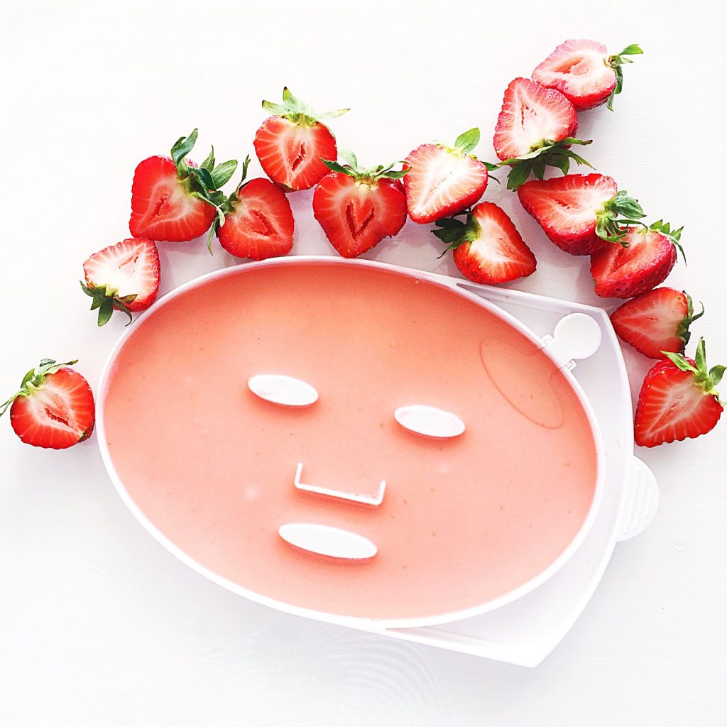 Strawberry mask. Маска из клубники. Маска из клубники для лица. Противовоспалительная маска из клубники. Омолаживающая маска для лица из клубники.