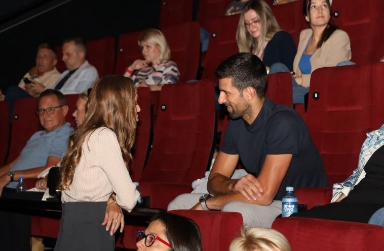 Jelena i Novak Đoković snimljeni u trenucima nježnosti: Ne skidaju ...