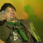 15. 01. 2007., Zagreb - Tose Proeski u emisiji HR TOP 20 u Tvornici kulture. Todor Tose Proeski (Krusevo, 25.1.1981. - Nova Gradiska, 16.10.2007.), jedan je od najboljih makedonskih pjevaca pop muzike i velika zvijezda u cijeloj regiji. Uspjesno je suradjivao s velikim glazbenim imenima, a nosaci zvuka su mu prodavani u velikim tirazama sirom bivse Jugoslavije. Bio je jedan od rijetko skolovanih glazbenika na prostoru cijele bivse Jugoslavije, kao jedan od najboljih studenata generacije bio je pred diplomom solo pjevanja na Muzickoj akademiji u Skopju, a svoj osebujni vokal usavrsavao je i u New Yorku. 2004. imenovan je regionalnim ambasadorom dobre volje UNICEF-a. Dobitnik je Humanitarne nagrade Majke Tereze. Covjek andjeoskog glasa poginuo je u snu, na suvozacevom mjestu, u 26. godini zivota, na autocesti Lipovac - Zagreb, kod Nove Gradiske, u sudaru s kamionom.
Photo: Petar Glebov/PIXSELL